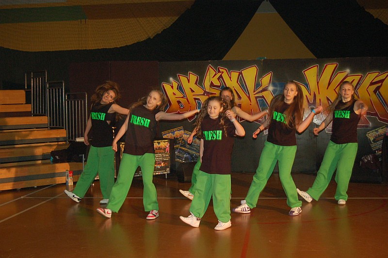 Obraz artykułu - Grupy z MDK reprezentowały Mrągowo na Międzynarodowych Zawodach- The Best Street Dance Show w Kętrzynie i przywiozły puchar