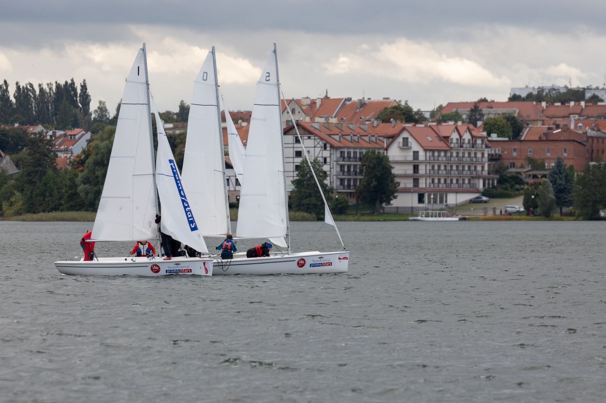 Obraz artykułu - Łukasz Dakszewicz ponownie wygrywa Żeglarskie Grand Prix Mrągowa!