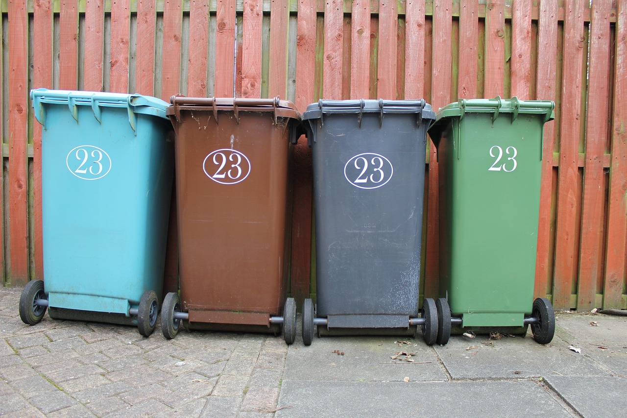 Dezynfekcja pojemników na odpady jest obowiązkiem właścicieli nieruchomości