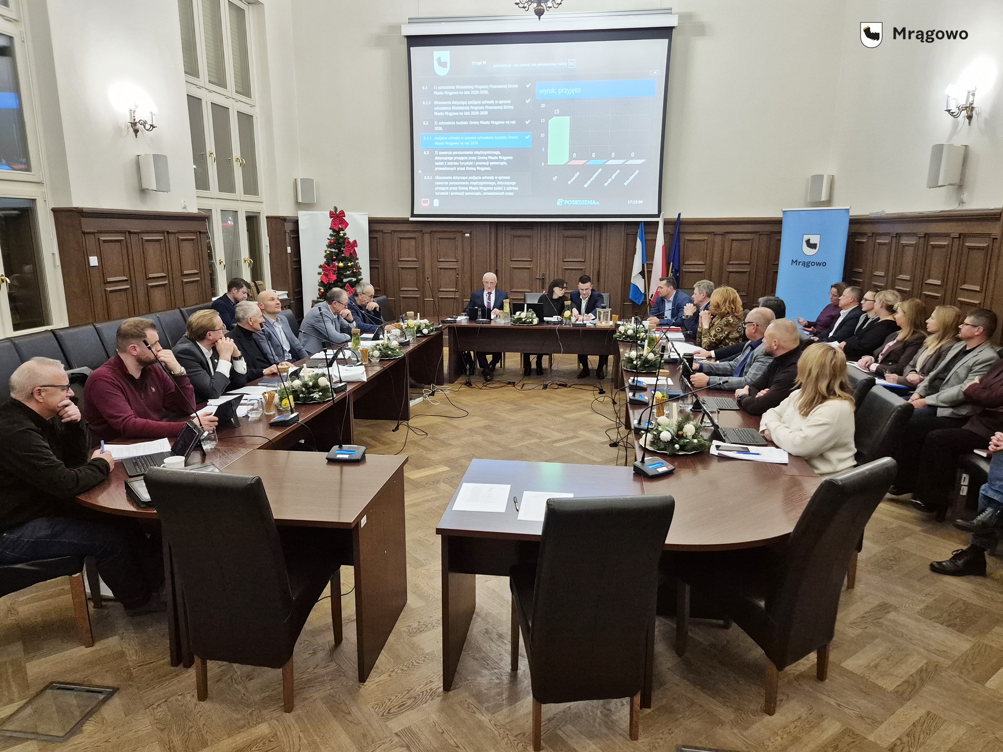 Obraz artykułu - Budżet Mrągowa na 2026 rok przyjęty jednogłośnie! W planach inwestycyjnych budowa dworca autobusowego!